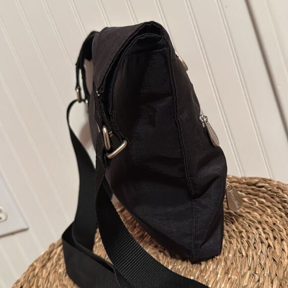 Baggallini Triple Zip “Hipster” Black Crossbody/Swing Bag - Excellent Condition - Picture 5 of 12